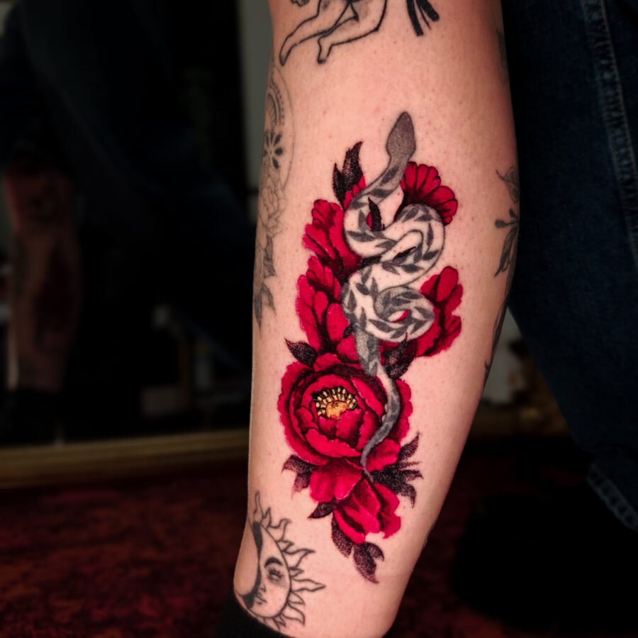 Couleur / Noir et Gris — tatouage par Kuto, tatoueur Paris / Levallois (Floral)