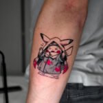Pokémon Pikachu X Akatsuki — tatouage par Kuto, tatoueur Paris / Levallois (Manga)