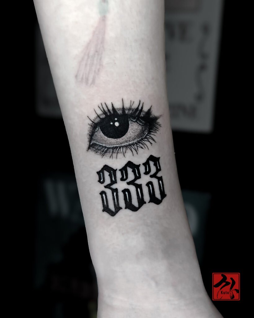 Dark eye — tatouage par Kuto, tatoueur Paris / Levallois (Divers (Dark, Animal, skull etc))